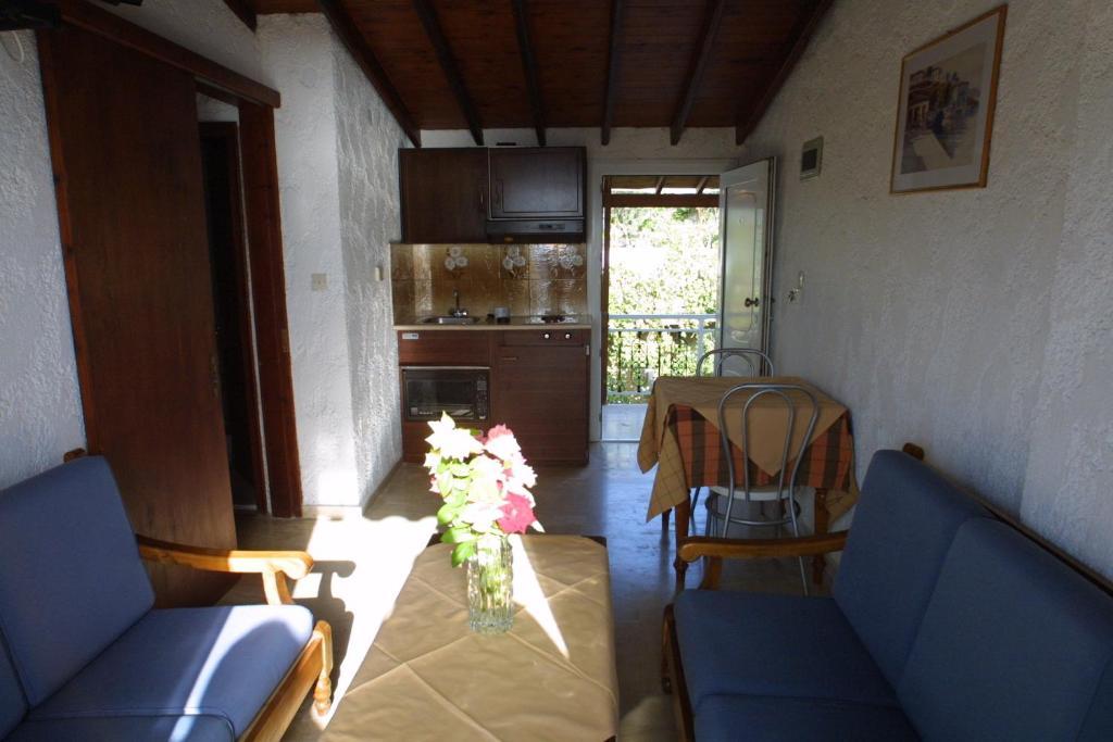 Hotel Vicky II Plomari Room photo