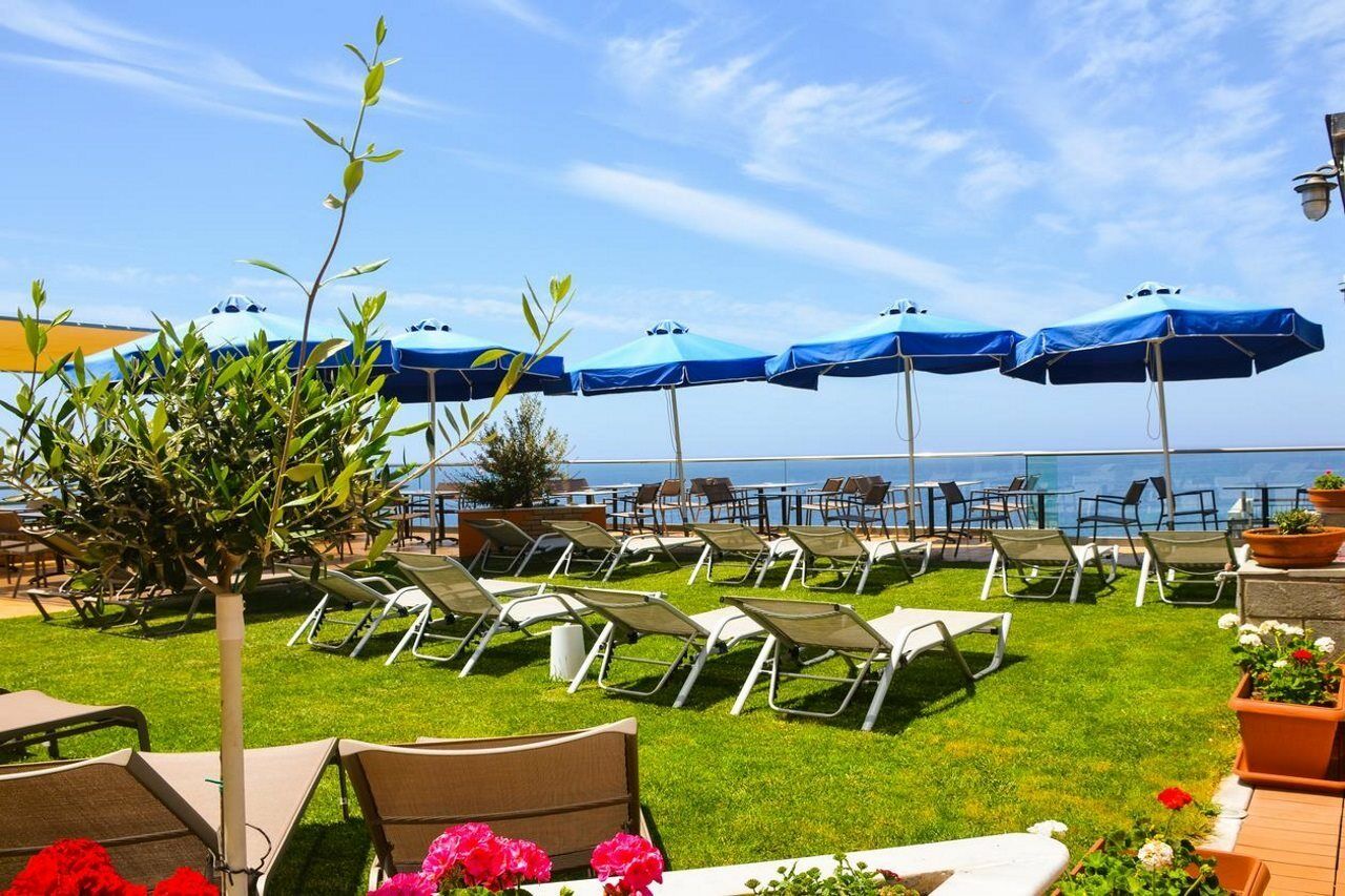 Hotel Vicky II Plomari Exterior photo